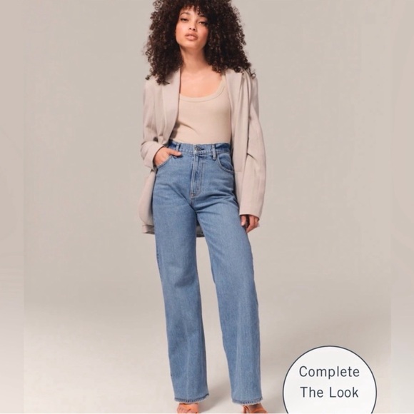 Abercrombie & Fitch Denim - Abercrombie & Fitch 90s Relaxed Jeans High Rise Light Wash Size 26 NWT